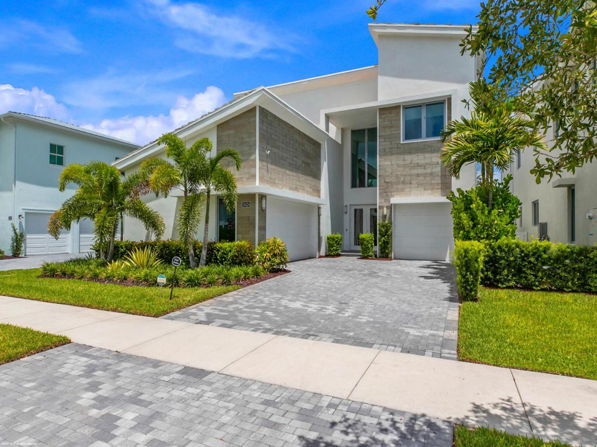 MLS #RX-11128547 image #0