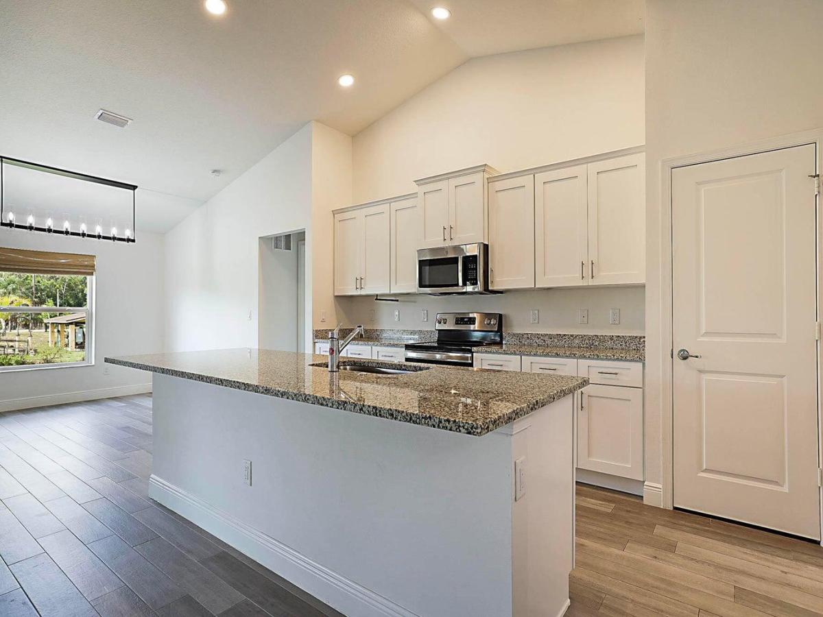 MLS #RX-11128579 image #0