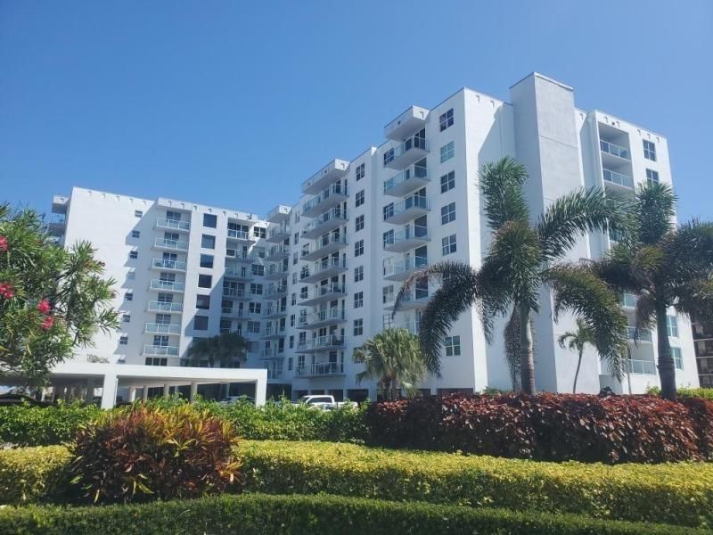 MLS #RX-10929273 image #0