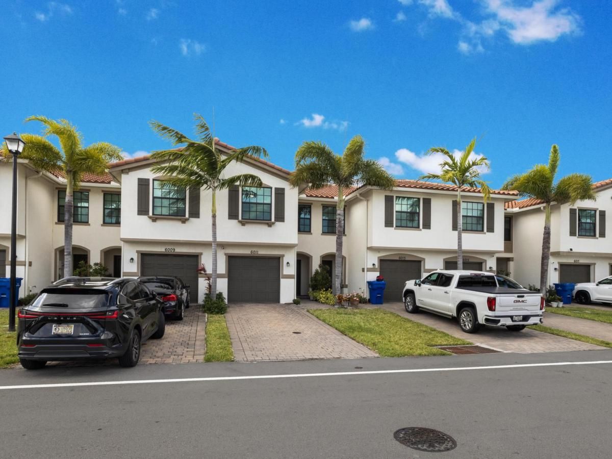 MLS #RX-11128935 image #0