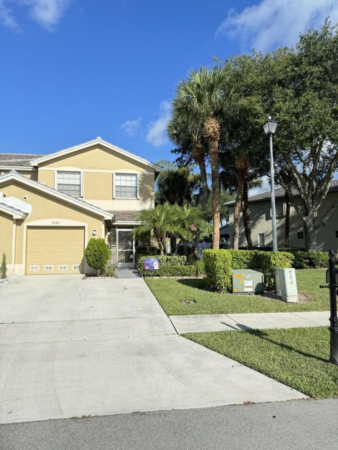 MLS #RX-11131063 image #0