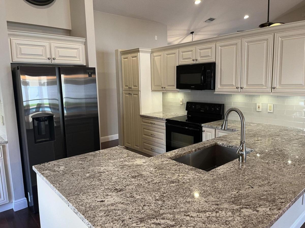 MLS #RX-11132897 image #0