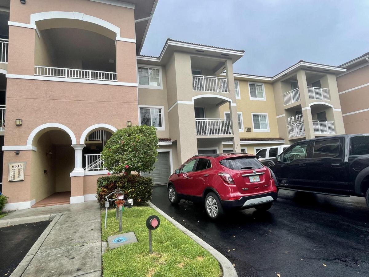 MLS #RX-10948329 image #0