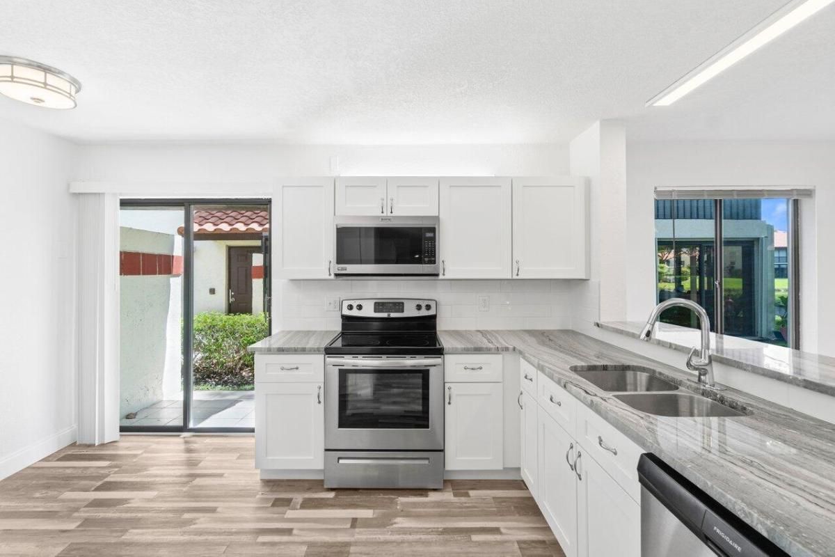 MLS #RX-11133937 image #0