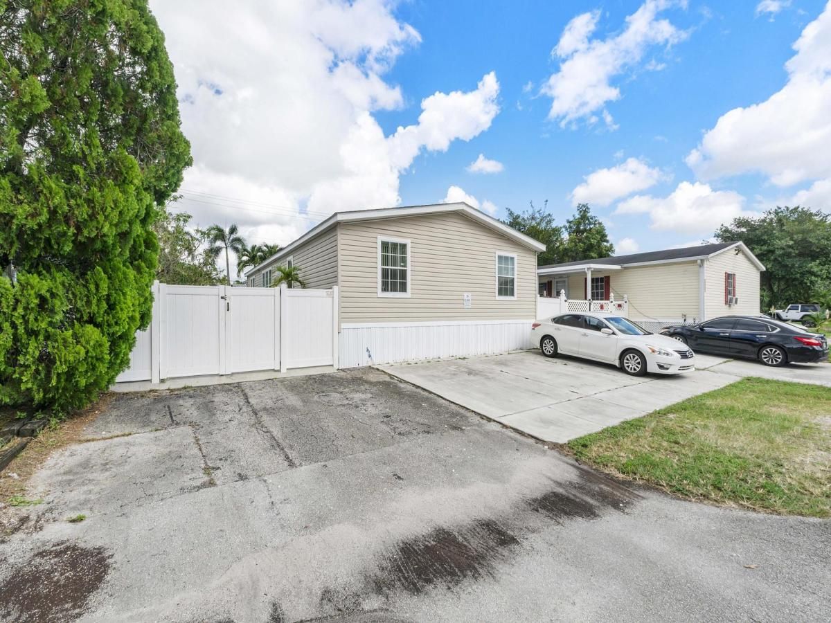 MLS #RX-11134505 image #0