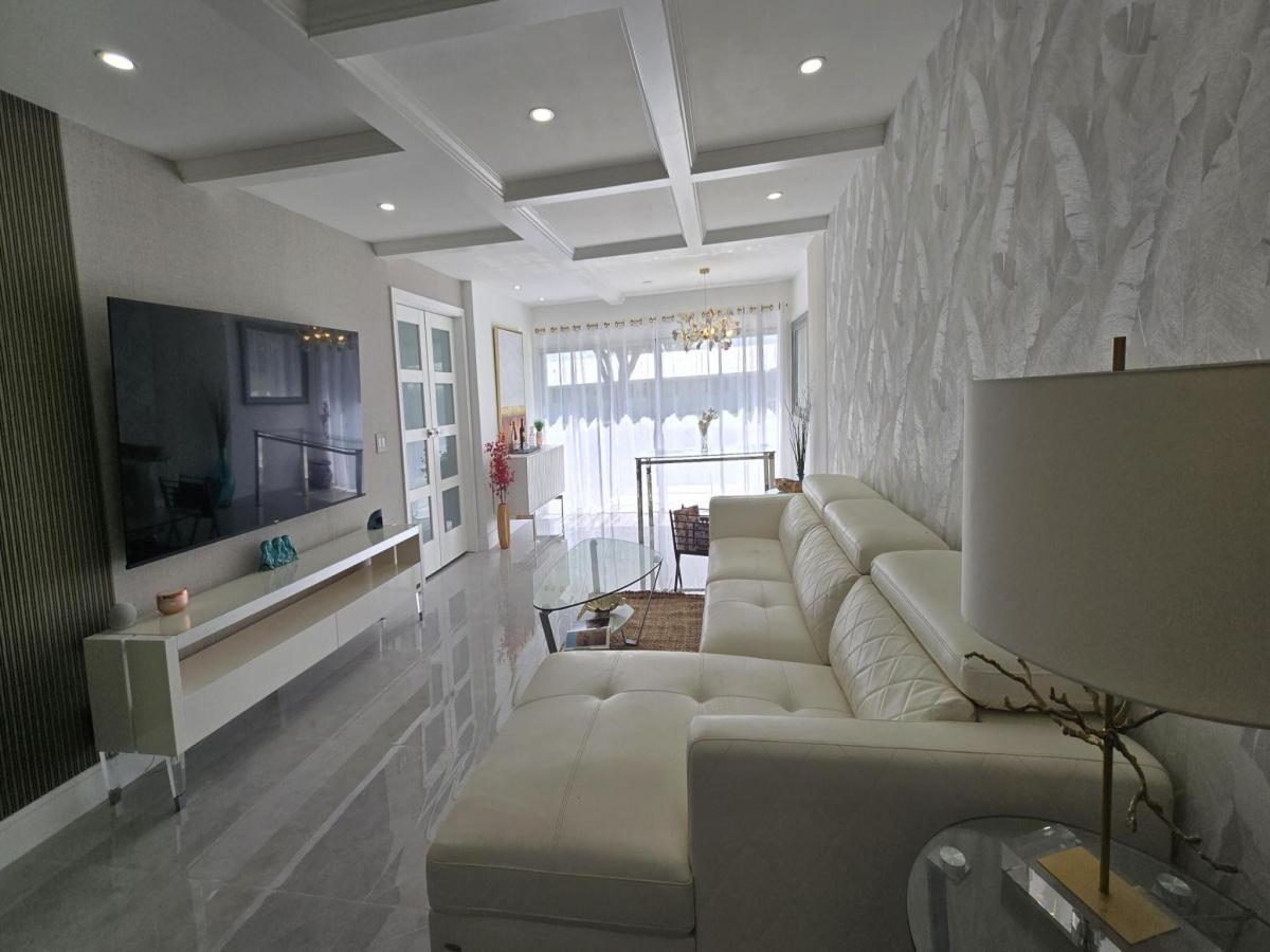 MLS #RX-11136009 image #0