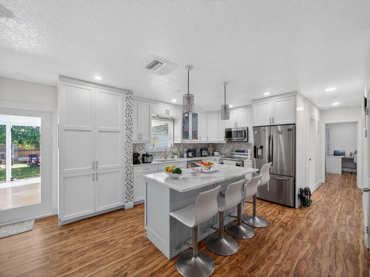 MLS #RX-11136392 image #0