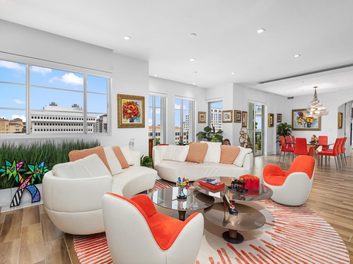 MLS #RX-10977130 image #0