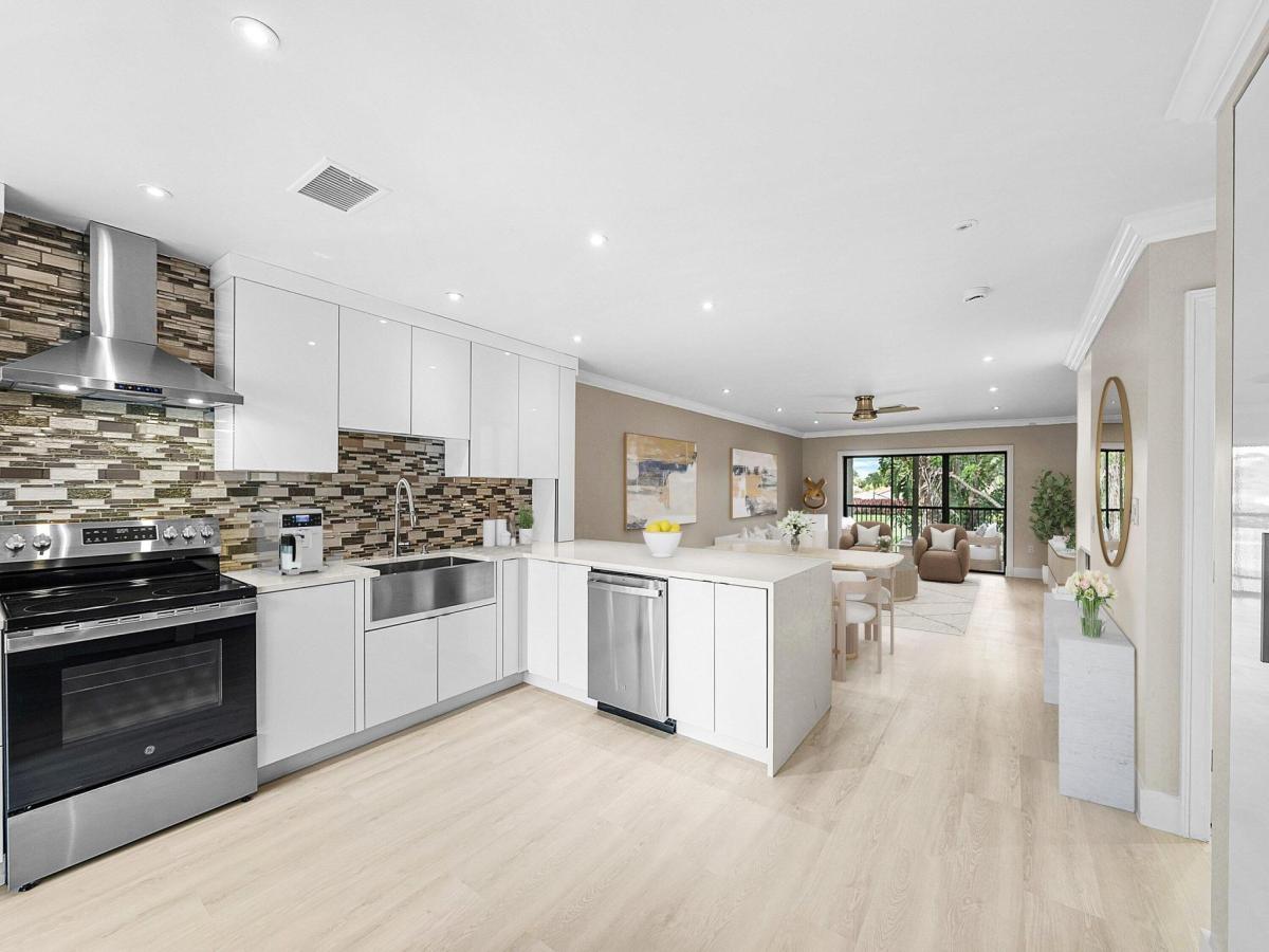 MLS #RX-11140272 image #0