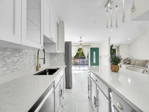 MLS #RX-11142993 image #0