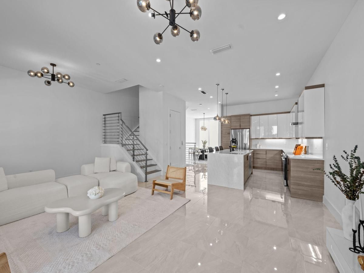 MLS #RX-11143067 image #0