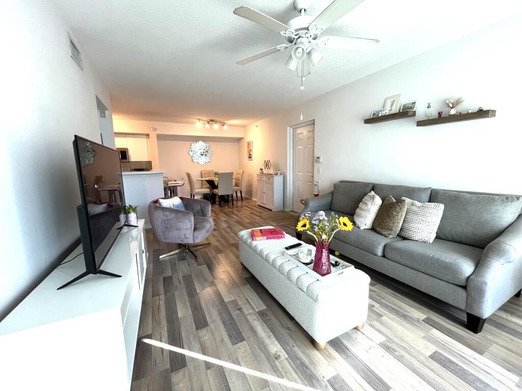 MLS #RX-11143701 image #0