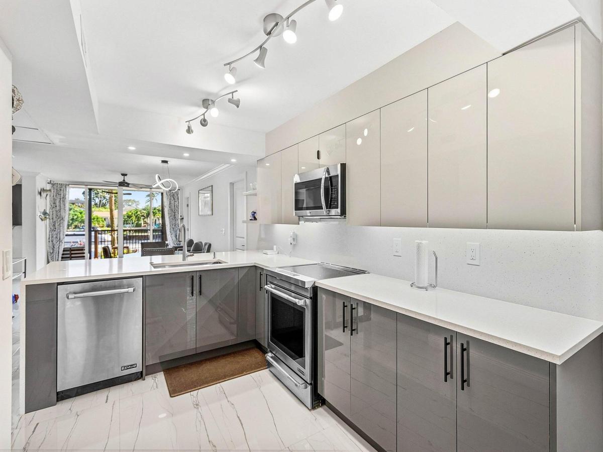 MLS #RX-11146365 image #0