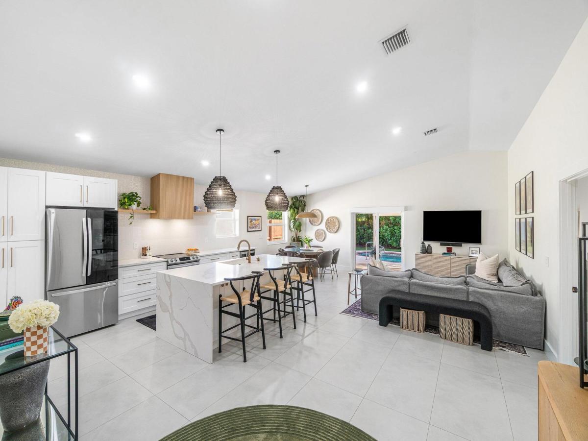 MLS #RX-11146992 image #0