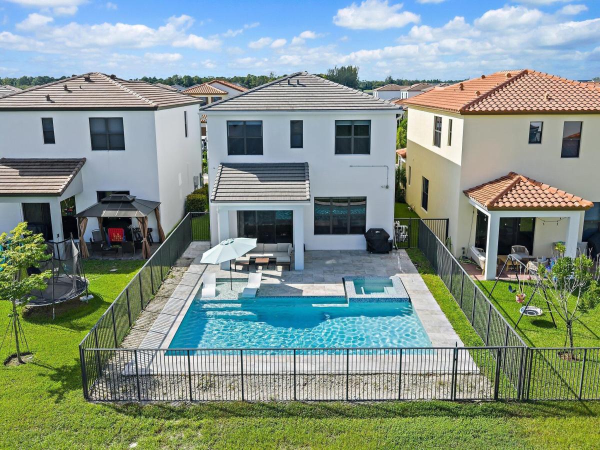 MLS #RX-11151286 image #0