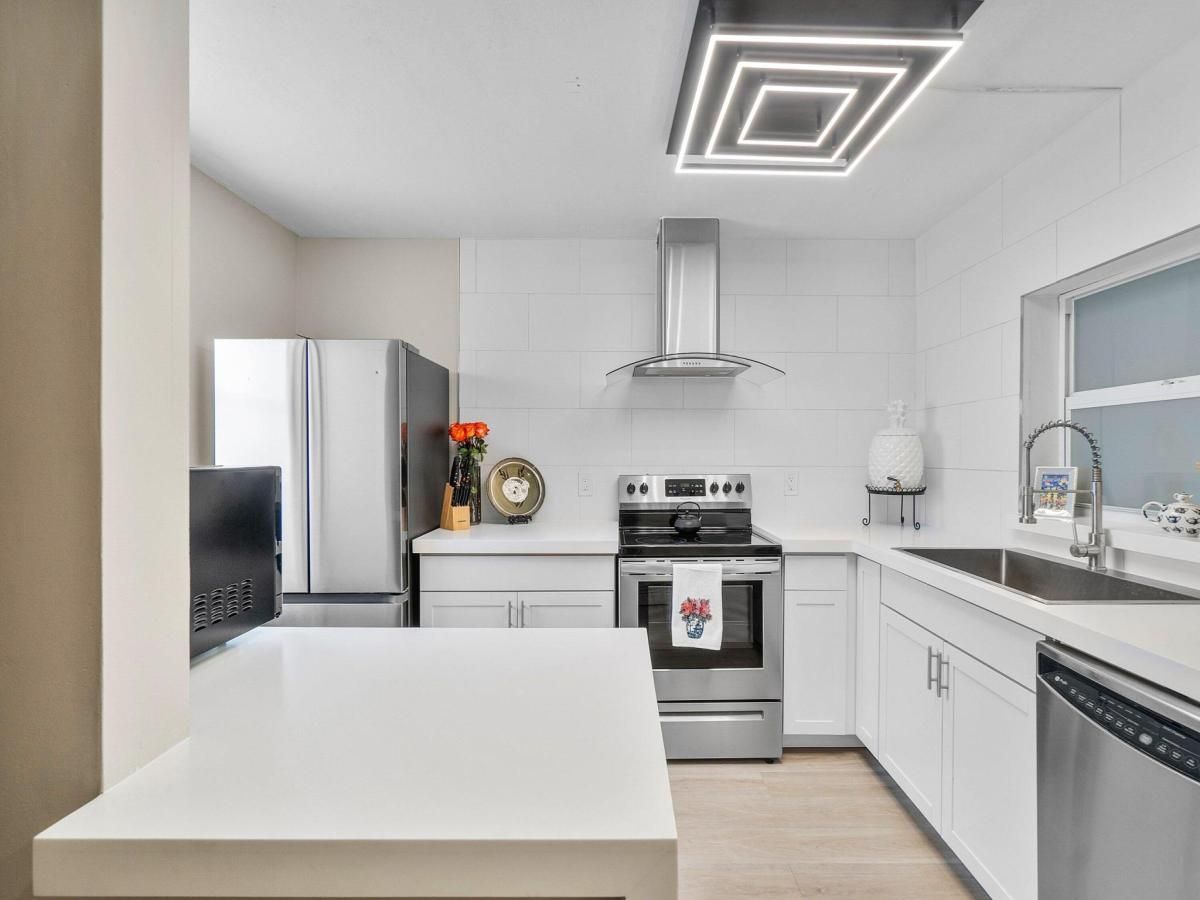 MLS #RX-11130233 image #0