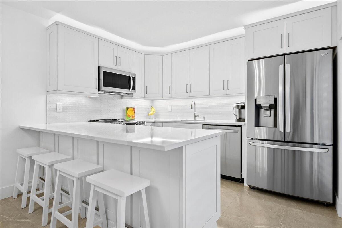 MLS #RX-11152713 image #0