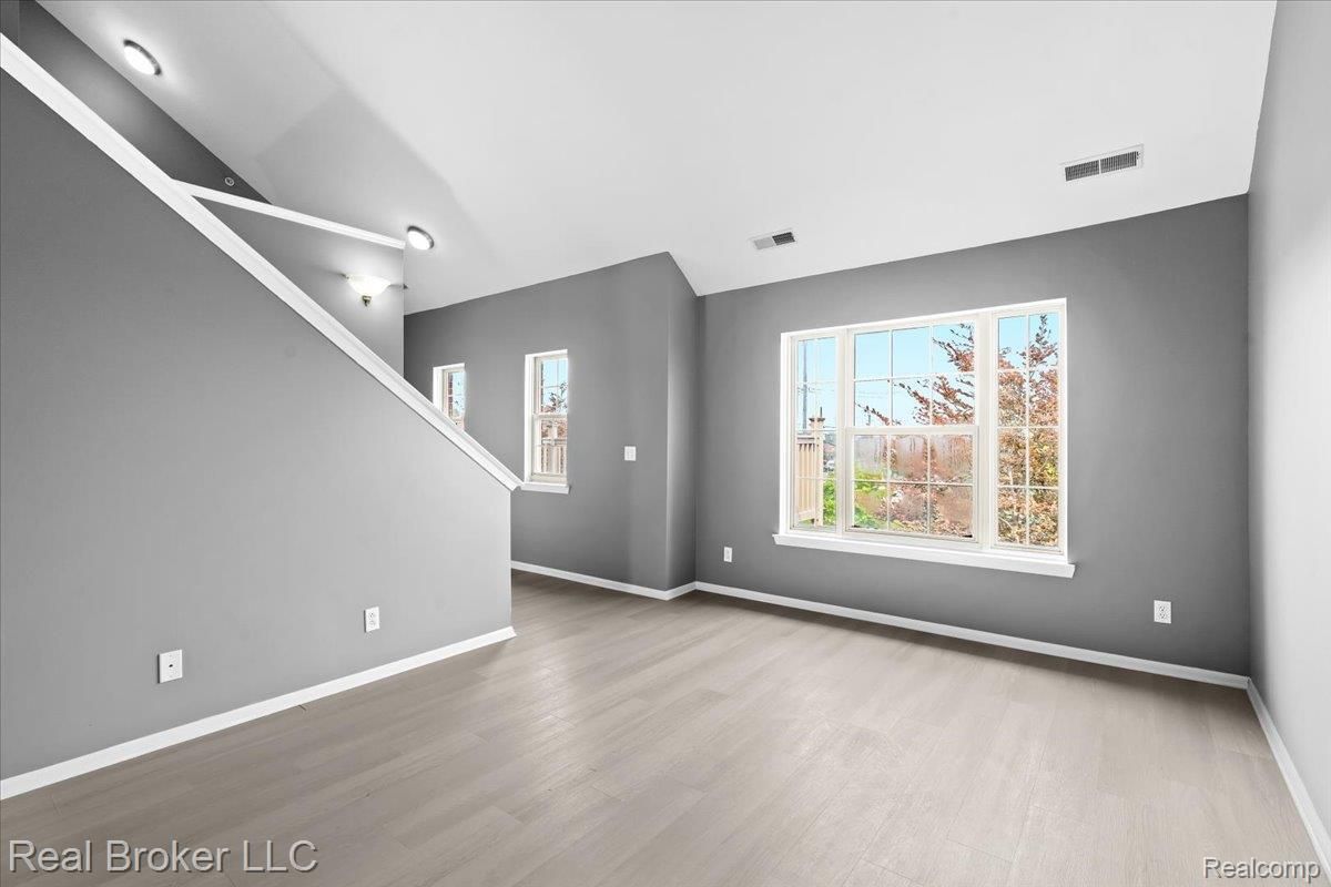 MLS #20251008608 image #0