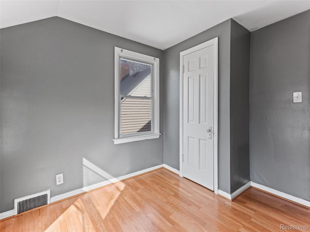 MLS #20251036057 image #0