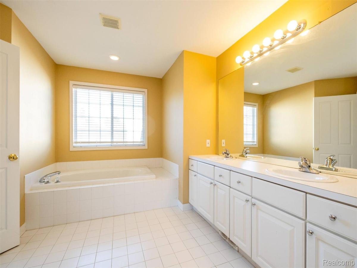 MLS #20251043174 image #0