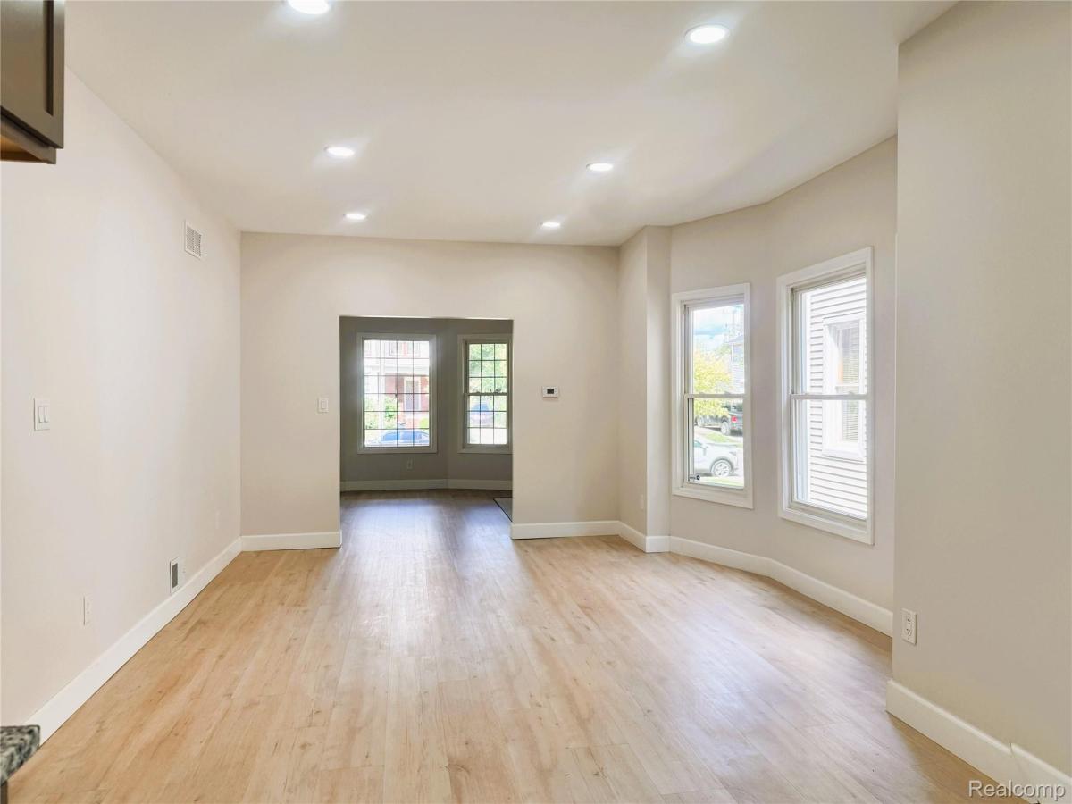 MLS #20251037046 image #0