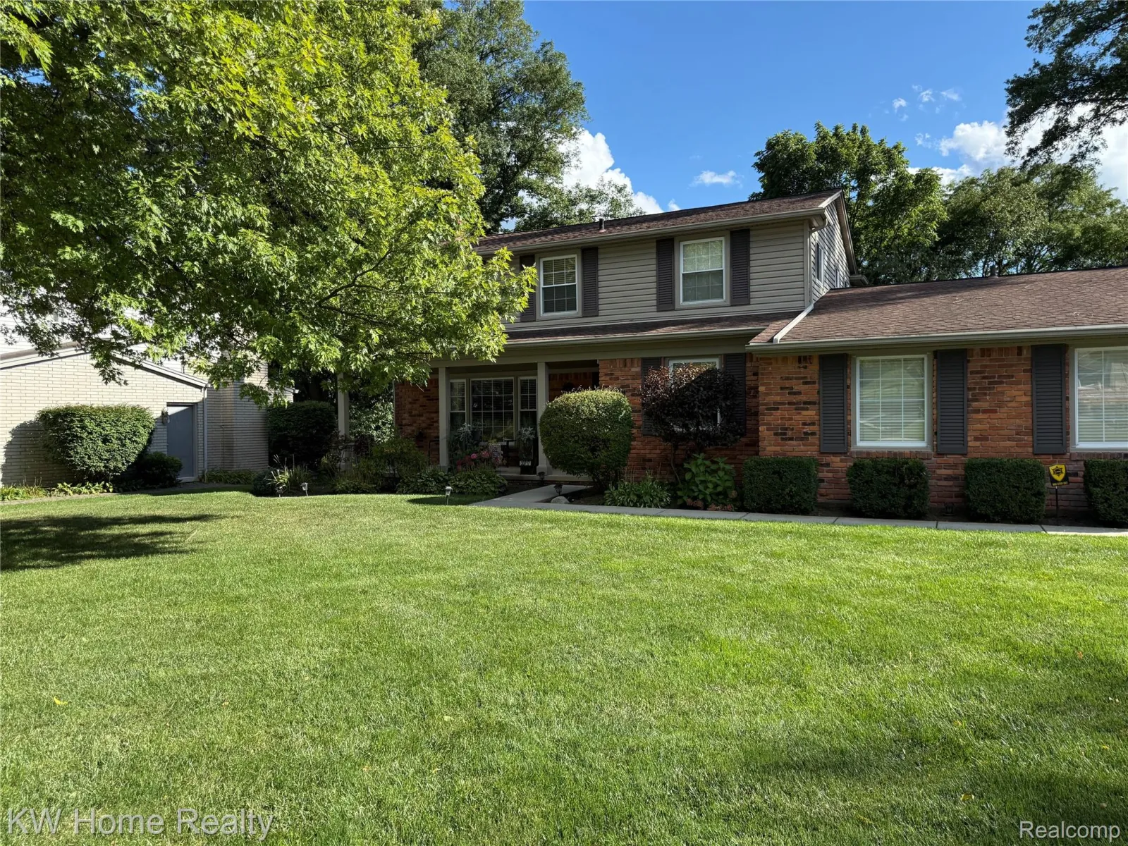 Property listings in Heritage Hills subdivision of farmington-hills MI