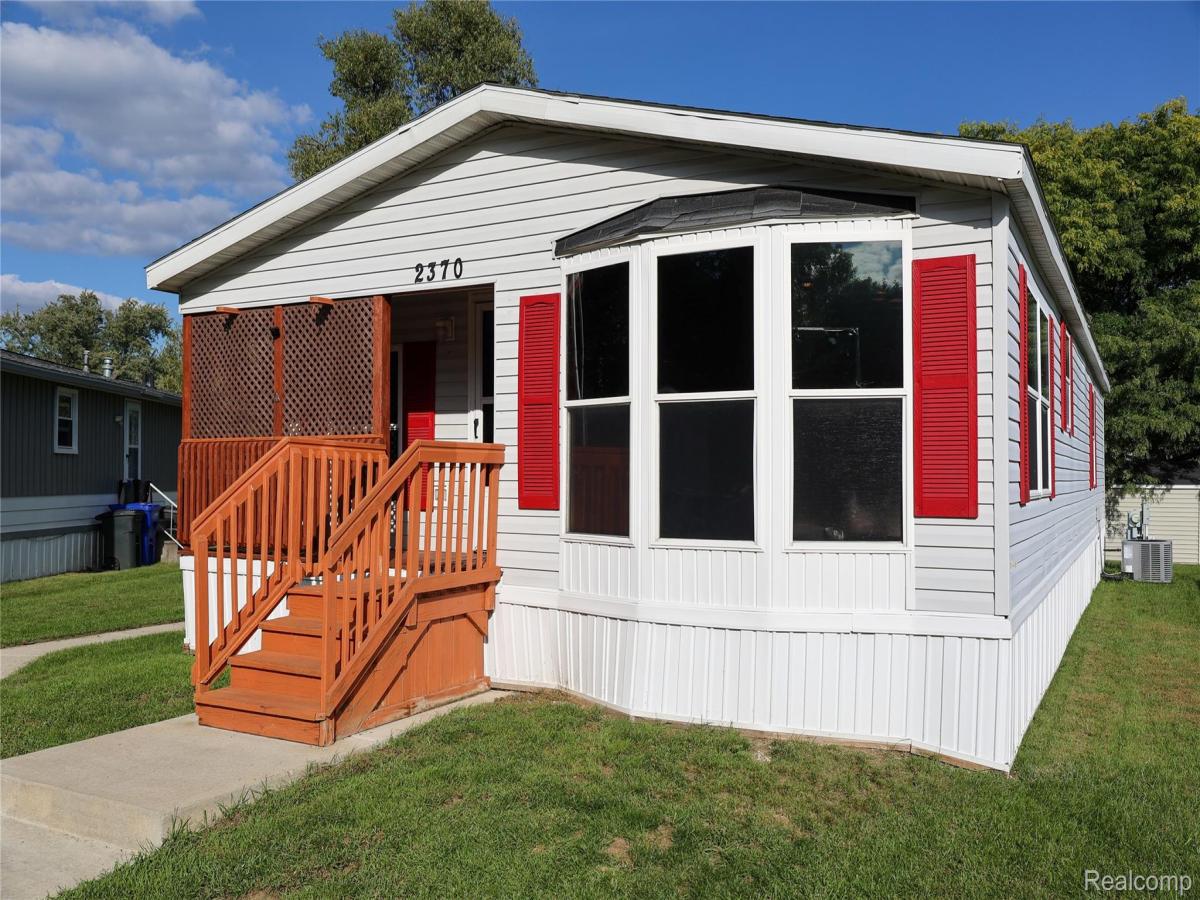 MLS #20261079100 image #0