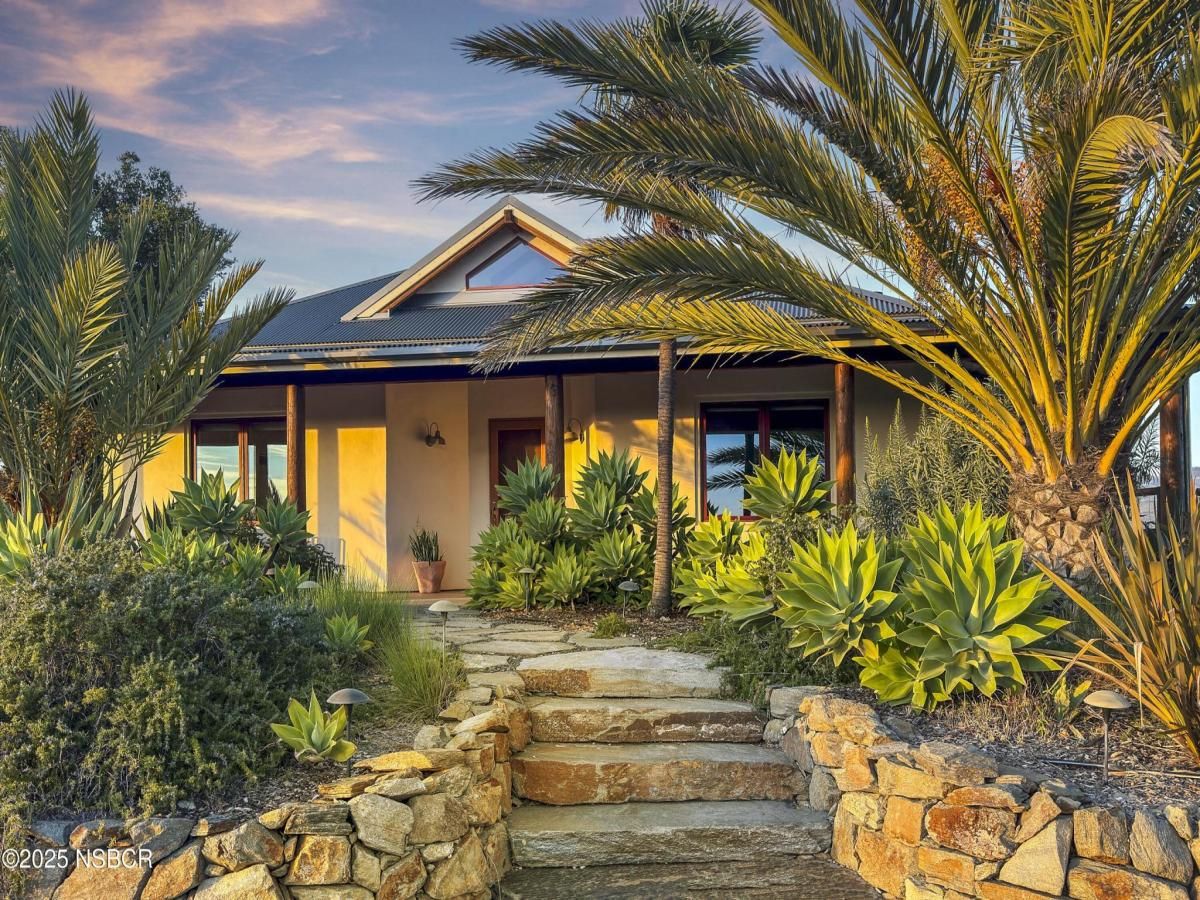 MLS #25000677 image #0