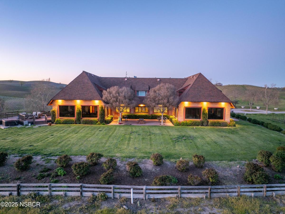 MLS #25000742 image #0