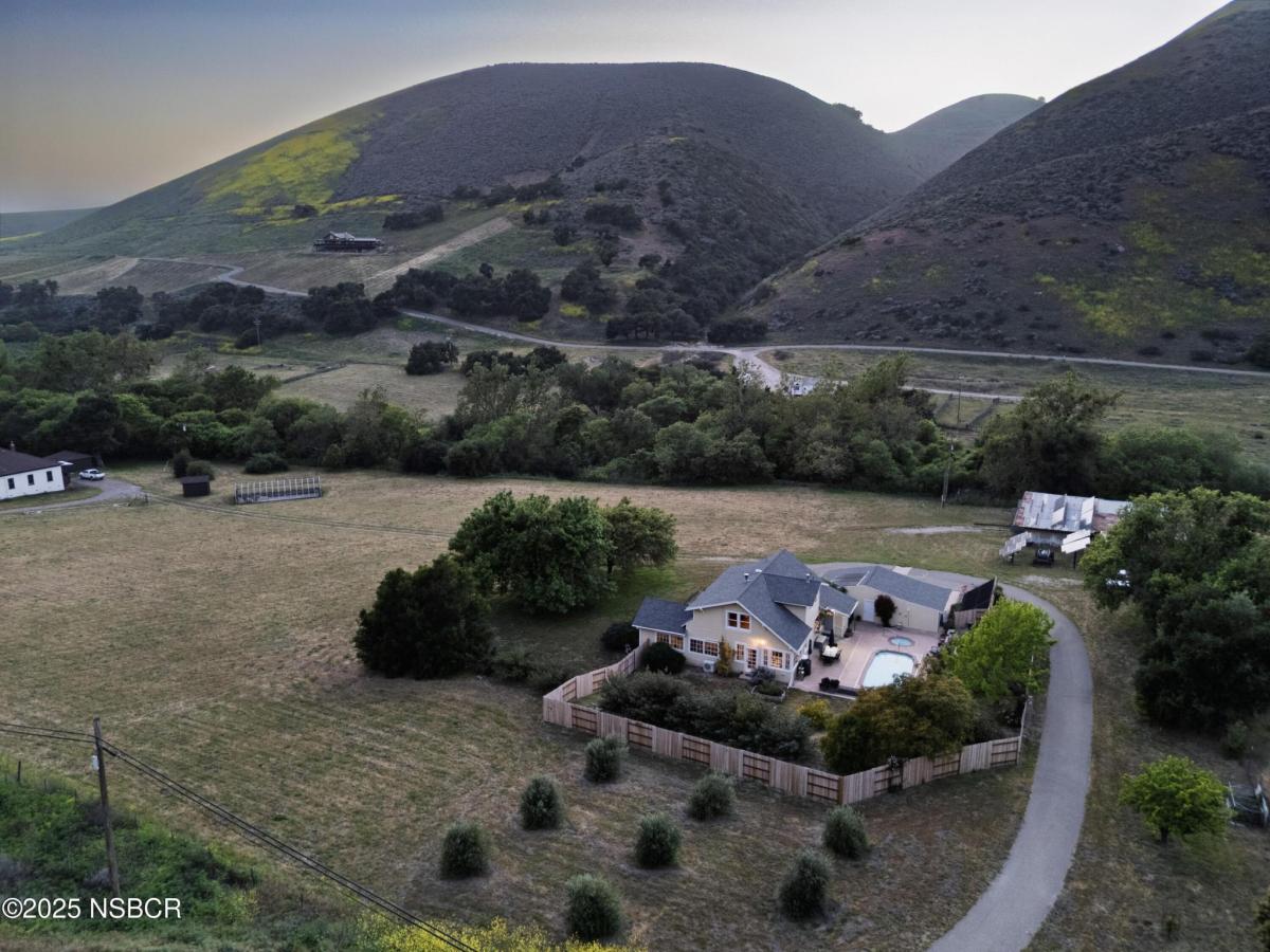 MLS #25000908 image #0