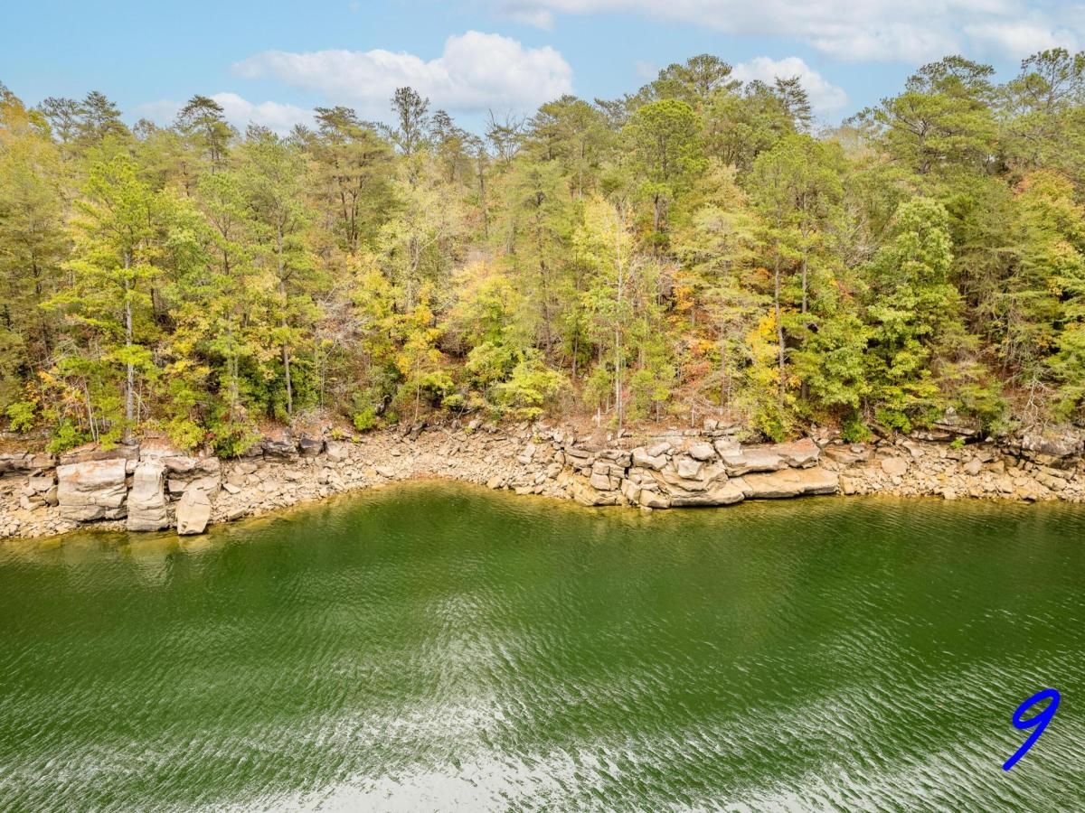 MLS #25-128 image #0