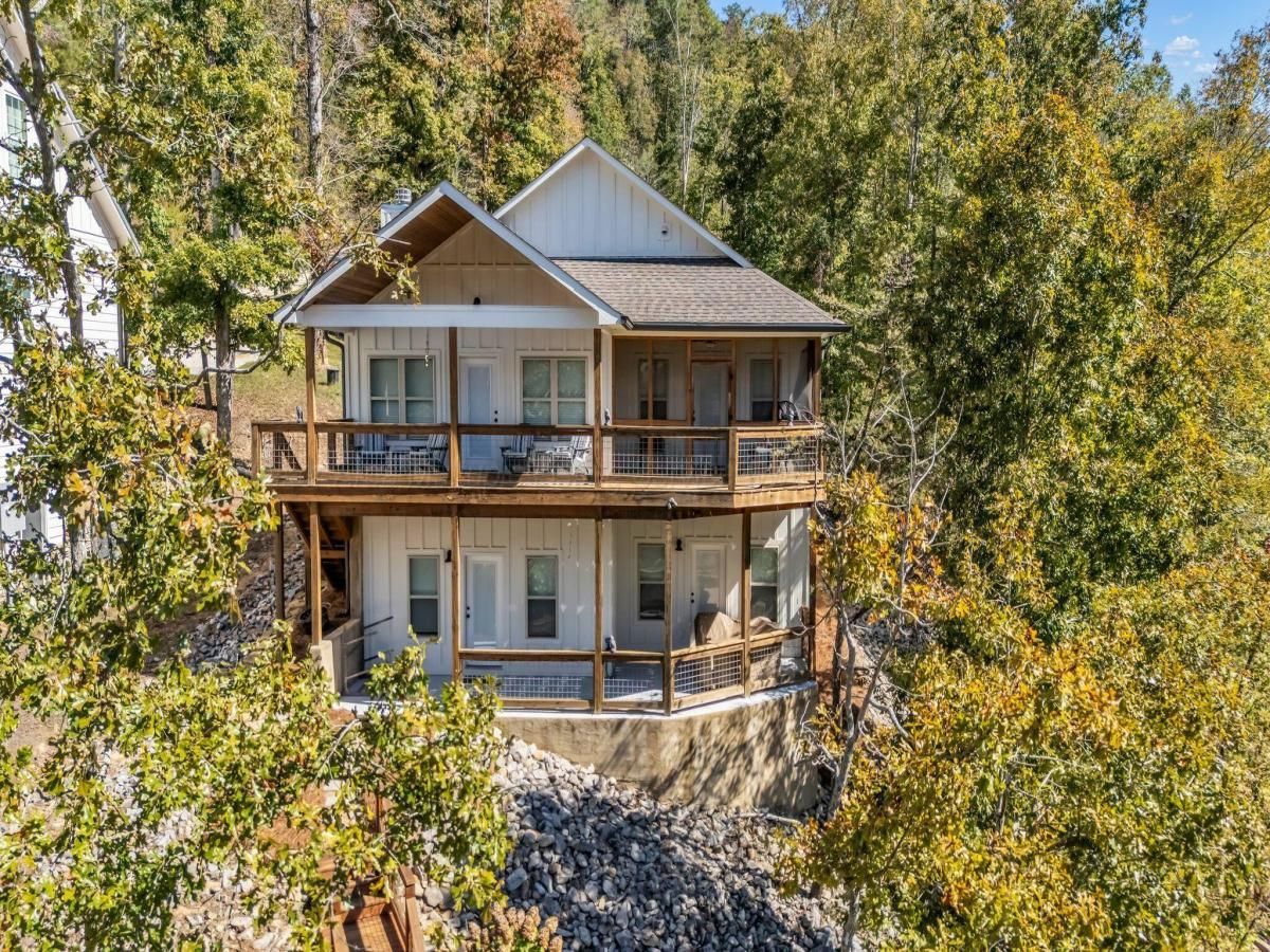 MLS #25-2121 image #0