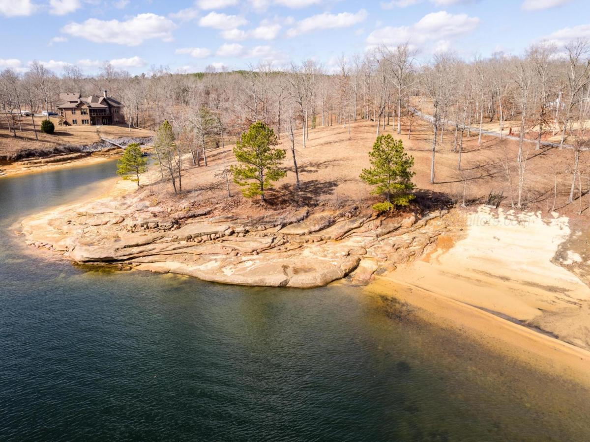 MLS #25-249 image #0