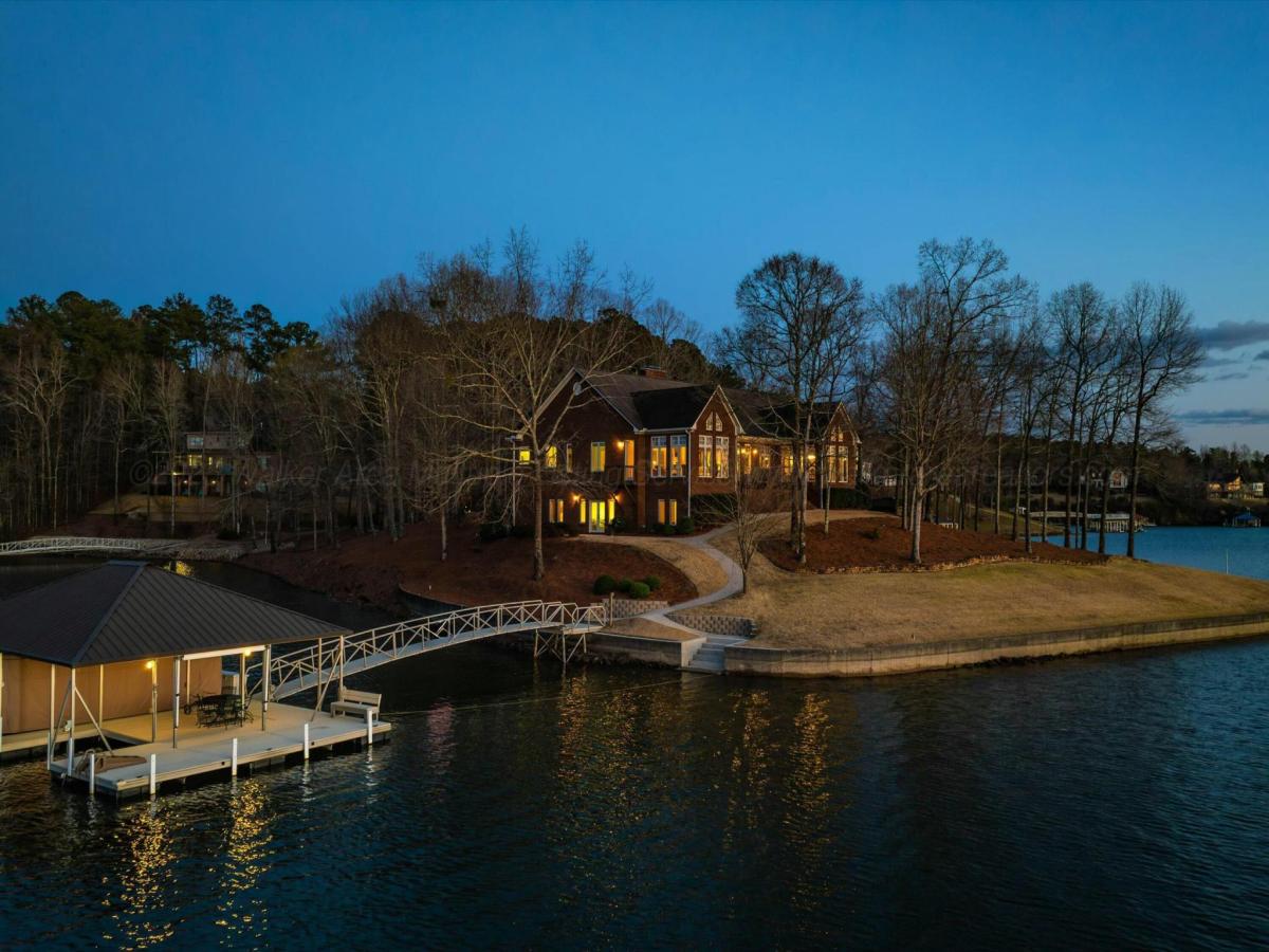 MLS #25-455 image #0